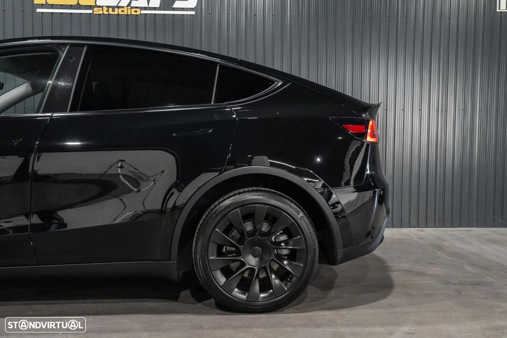 Tesla Model Y Long Range Dual Motor AWD - 29