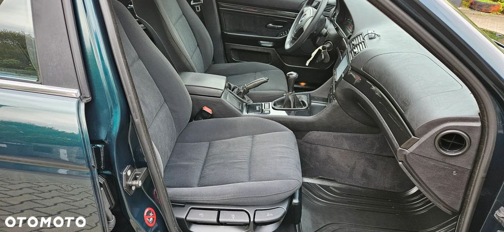 BMW Seria 5 520i - 14