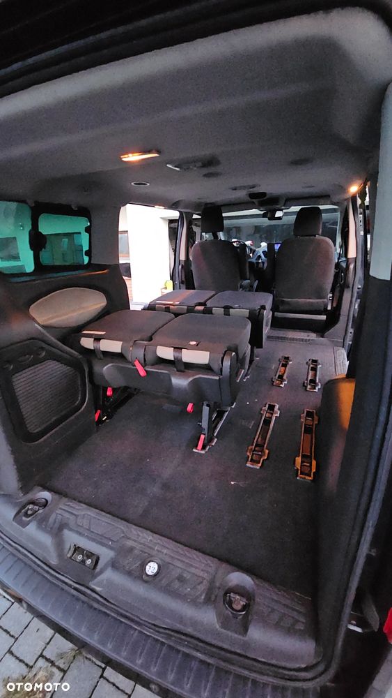 Ford Tourneo Custom - 11