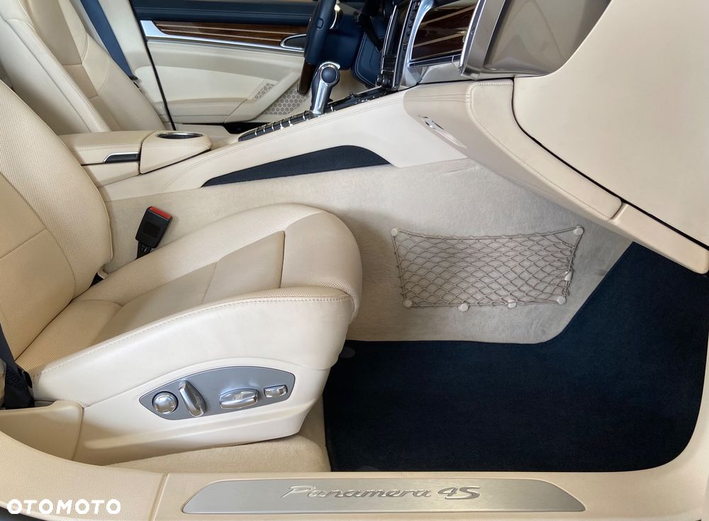 Porsche Panamera - 17
