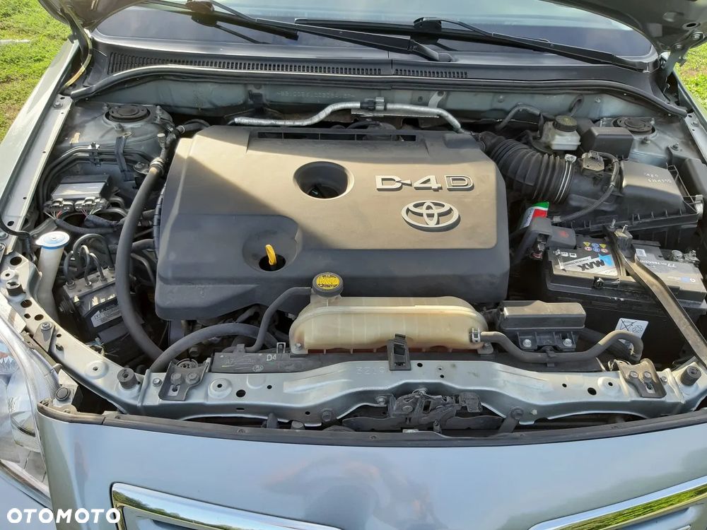 Toyota Avensis 2.0 D-4D - 13