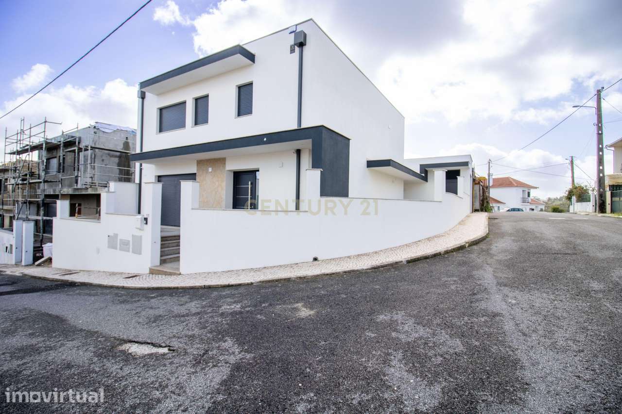 Moradia em Loures | Arquitetura Moderna às Portas de Lisboa - Grande imagem: 3/29