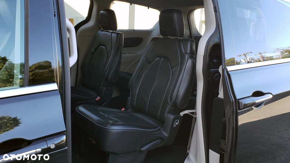 Chrysler Pacifica - 22