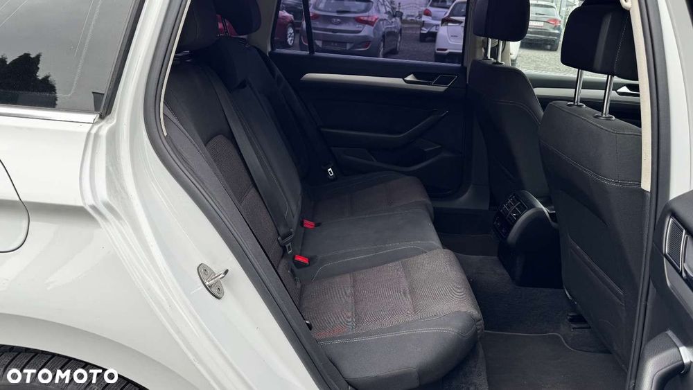 Volkswagen Passat - 23