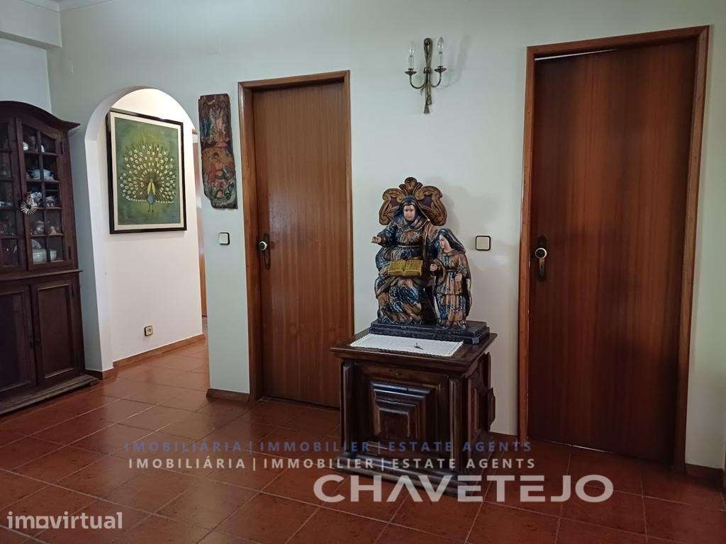 Apartamento T3 com Garagem e Sótão | Localização Central e Tranquil... - Grande imagem: 3/40