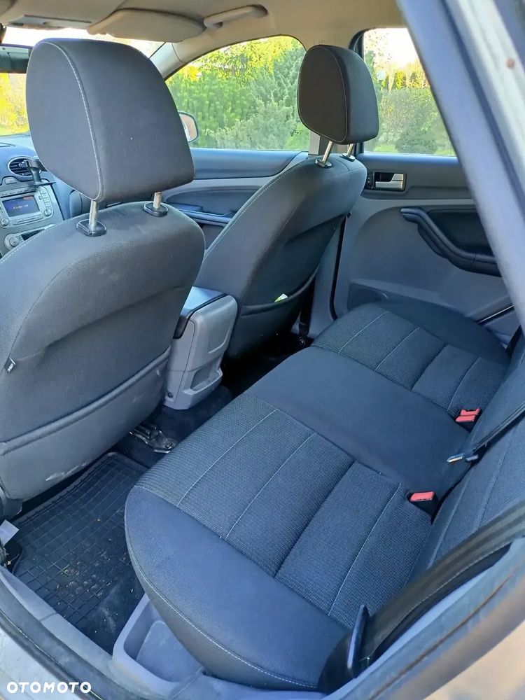 Ford Focus 1.8 FF Ghia - 9