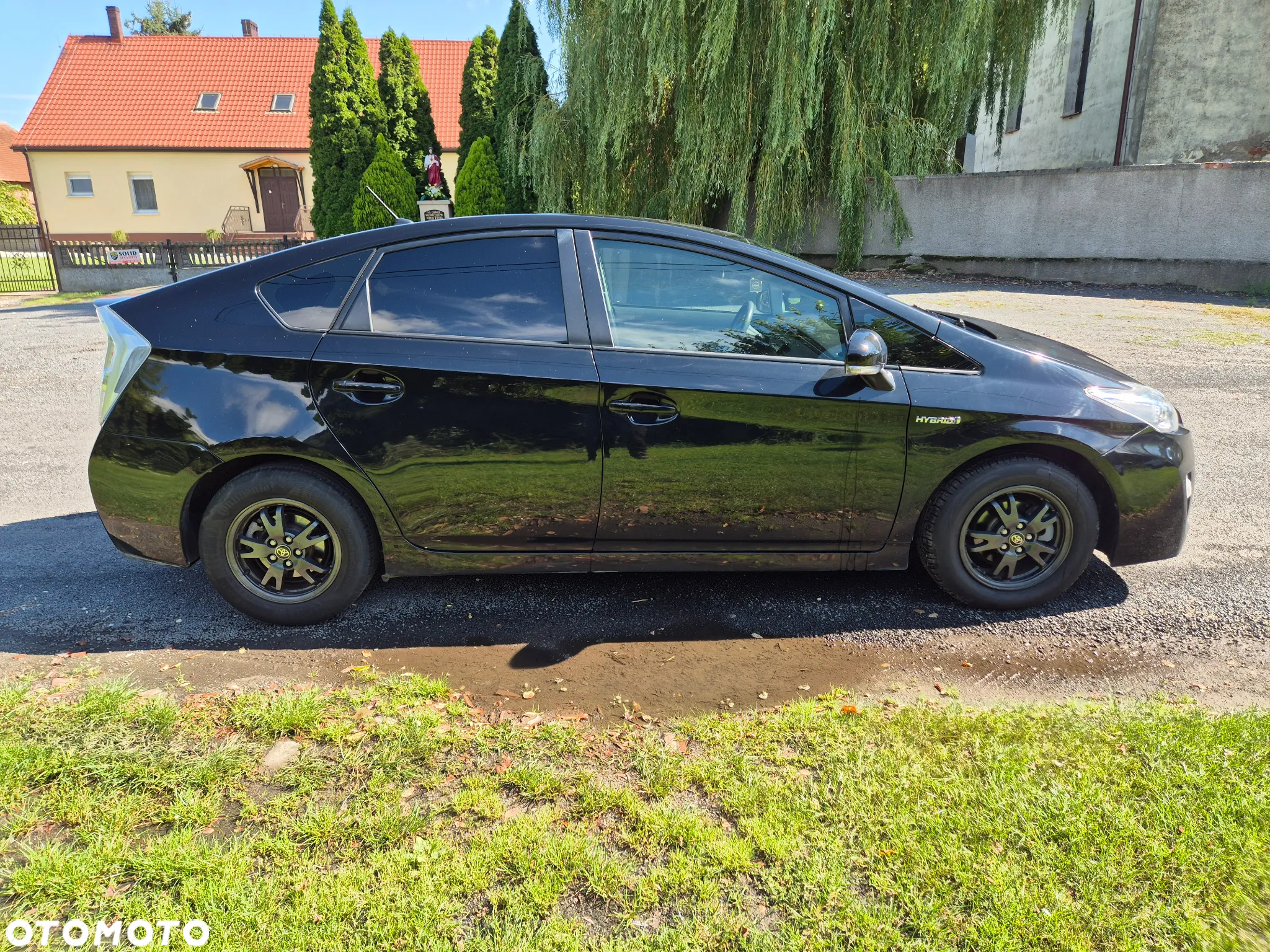Toyota Prius (Hybrid) - 4
