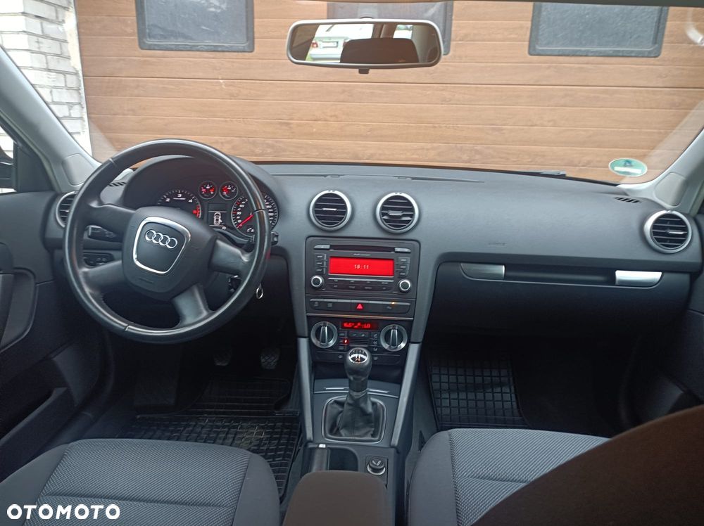 Audi A3 Sportback 1.6 TDI DPF Ambiente - 18