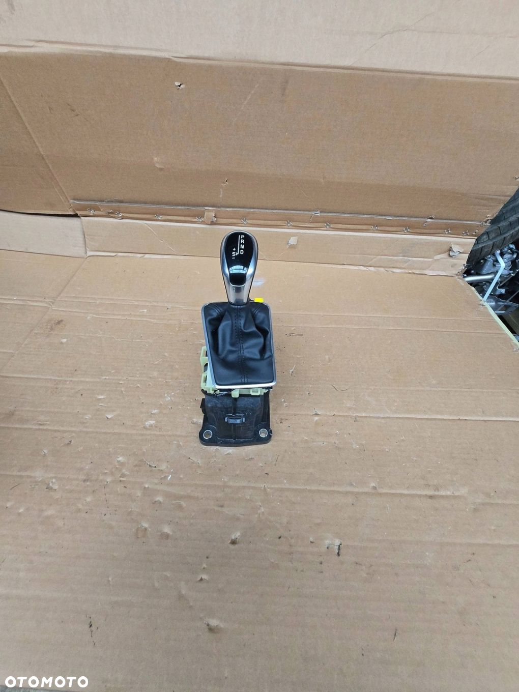 WYBIERAK LEWAREK GAŁKA ZMIANY BIEGÓW VOLVO V40 II AUTOMAT 31437818 - 2