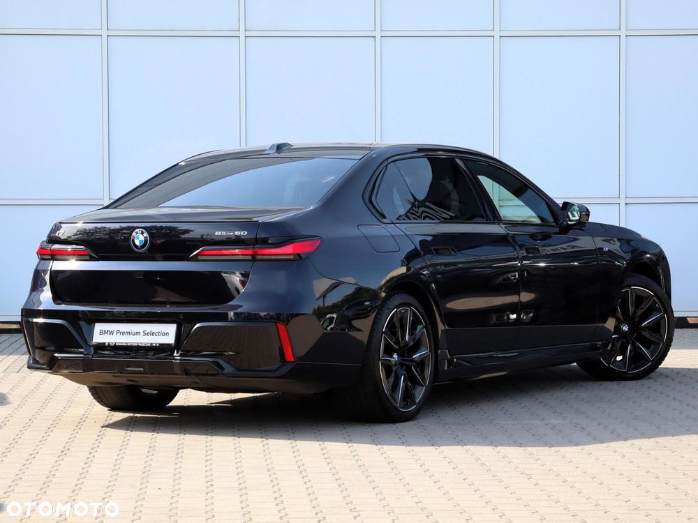 BMW i7 - 2