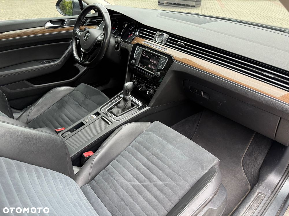 Volkswagen Passat - 11
