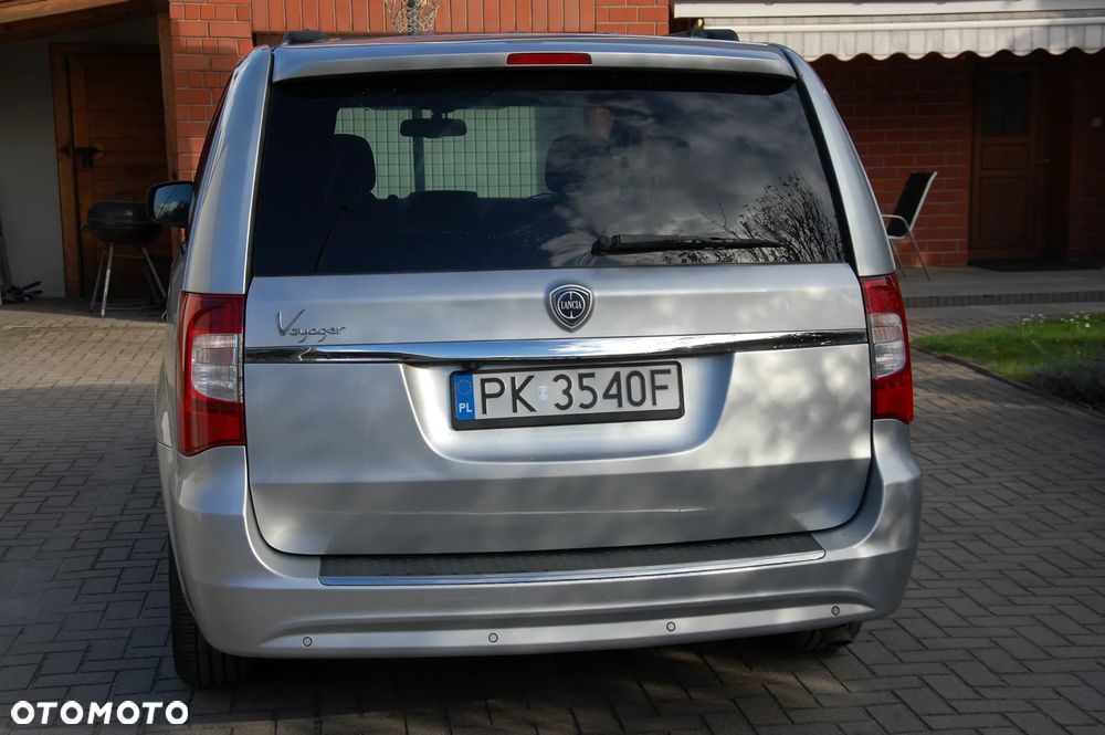 Lancia Voyager 2012 photo 4