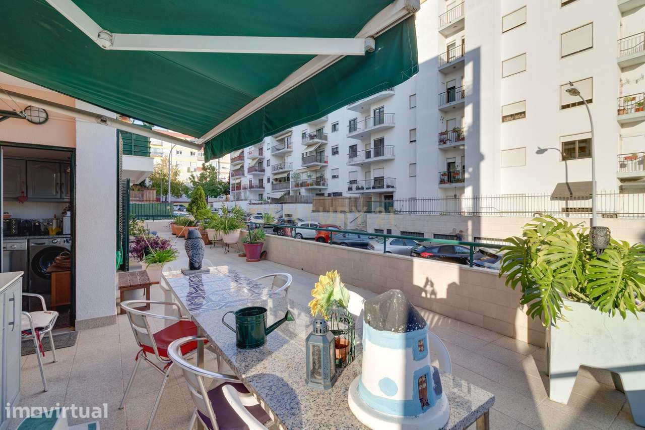 Apartamento T4 | 130 m² | Logradouro privativo com 70 m² | Garagem box - Grande imagem: 3/35