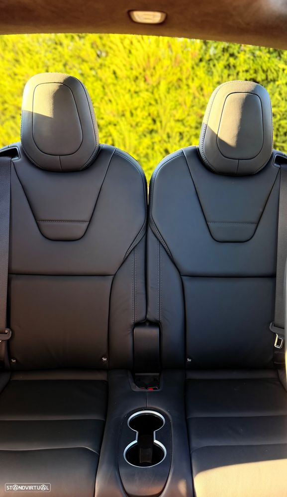 Tesla Model X - 7