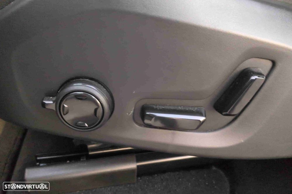 Volvo XC 60 2.0 T6 PHEV Plus Dark AWD - 14