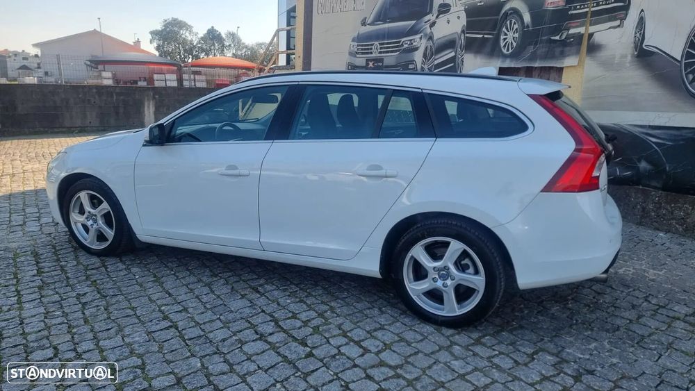 Volvo V60 1.6 D2 Momentum Eco - 2