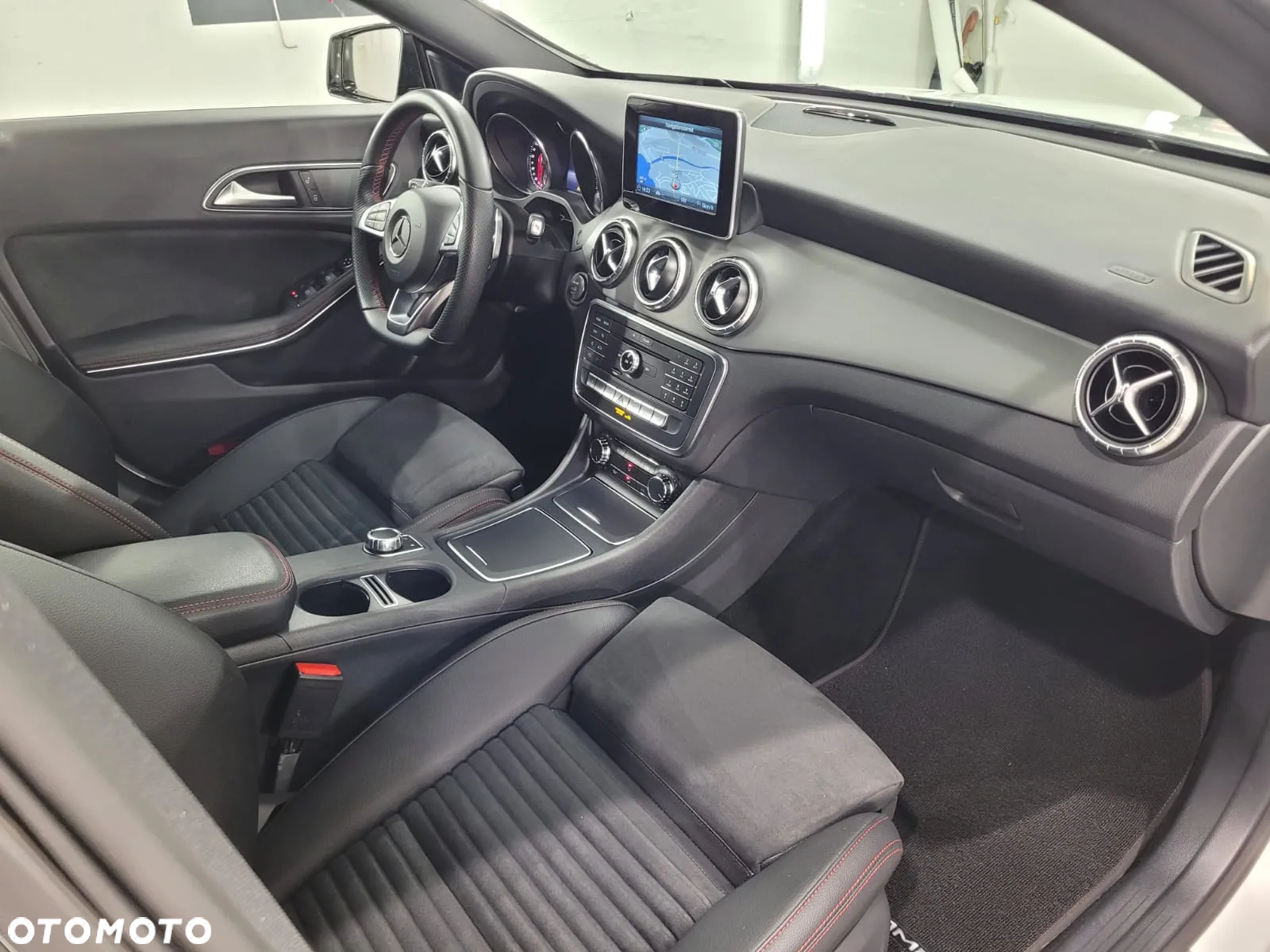 Mercedes-Benz CLA Shooting Brake 200 7G-DCT AMG Line - 31