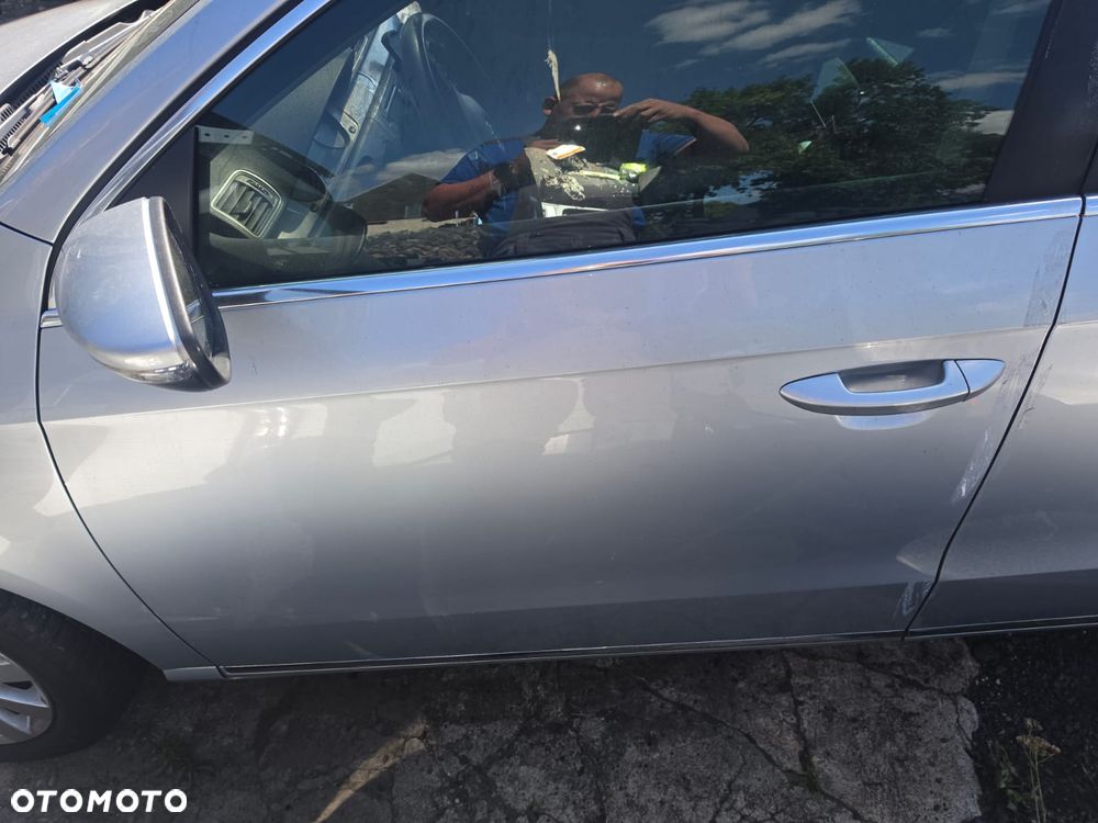 Drzwi lewy  przód  vw  Passat  b7  w  kolorze  LA7W - 1