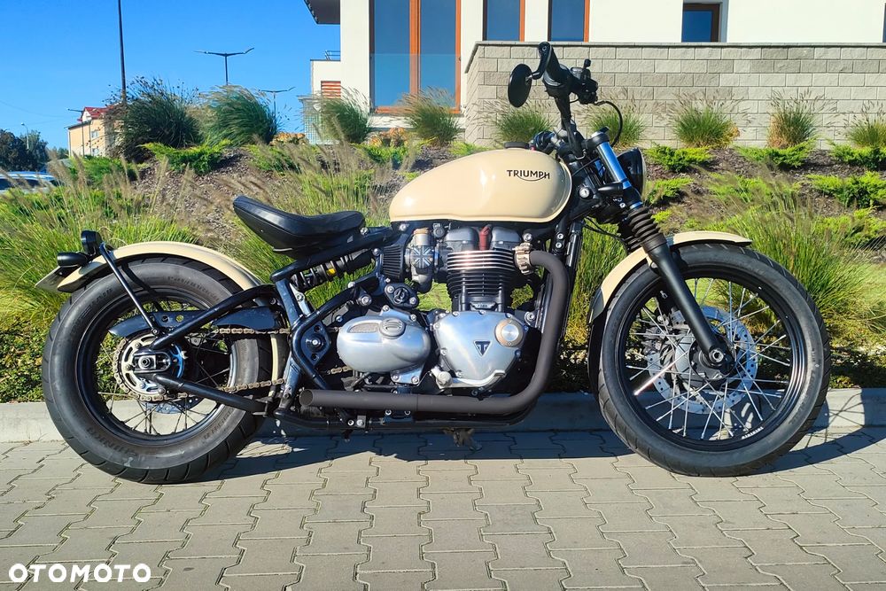 Triumph Bonneville Bobber - 9