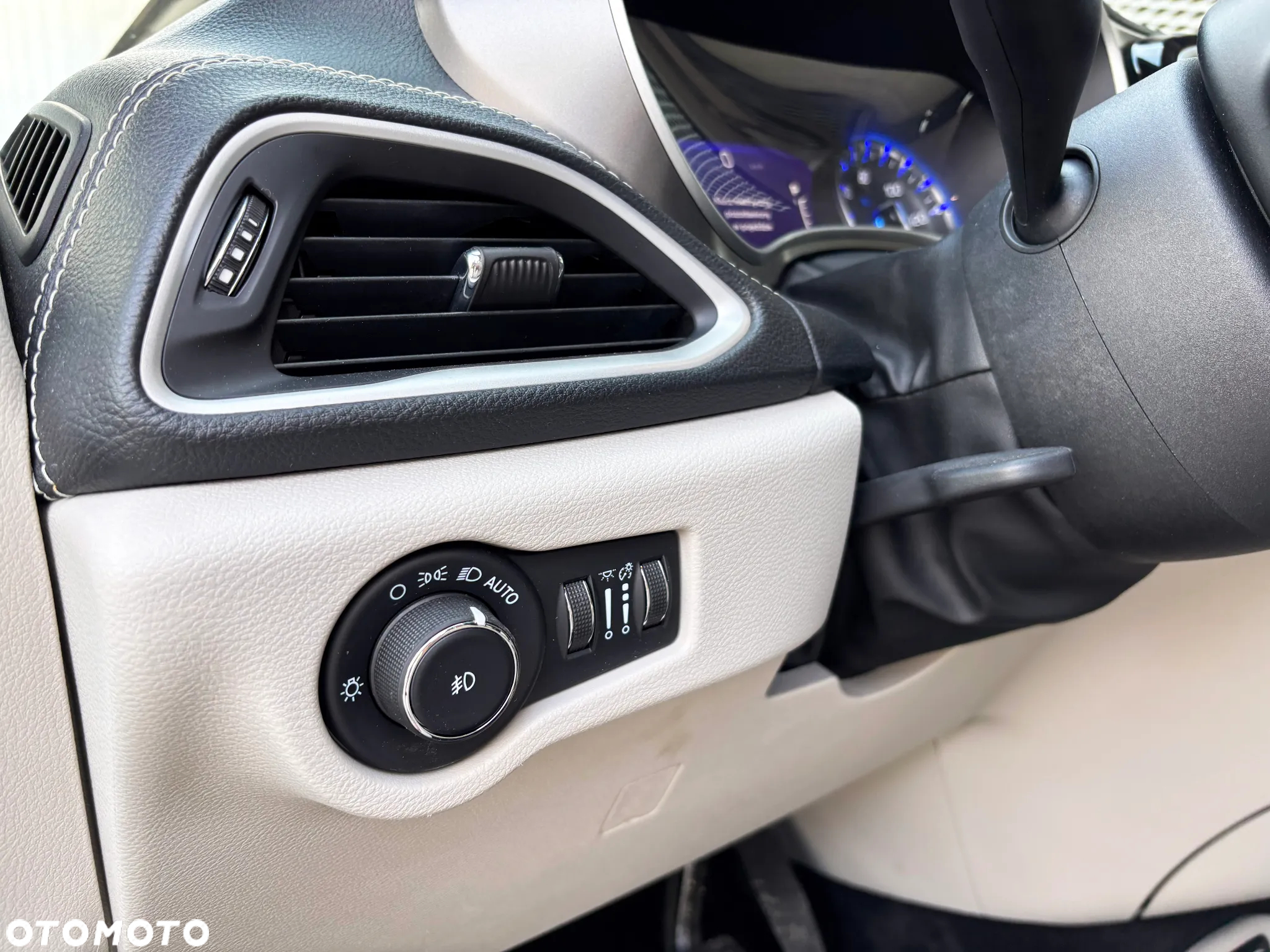 Chrysler Pacifica - 28