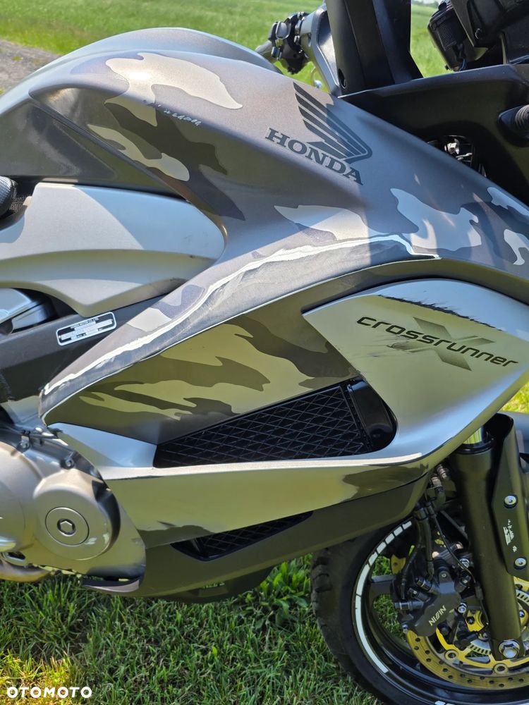 Honda VFR - 12