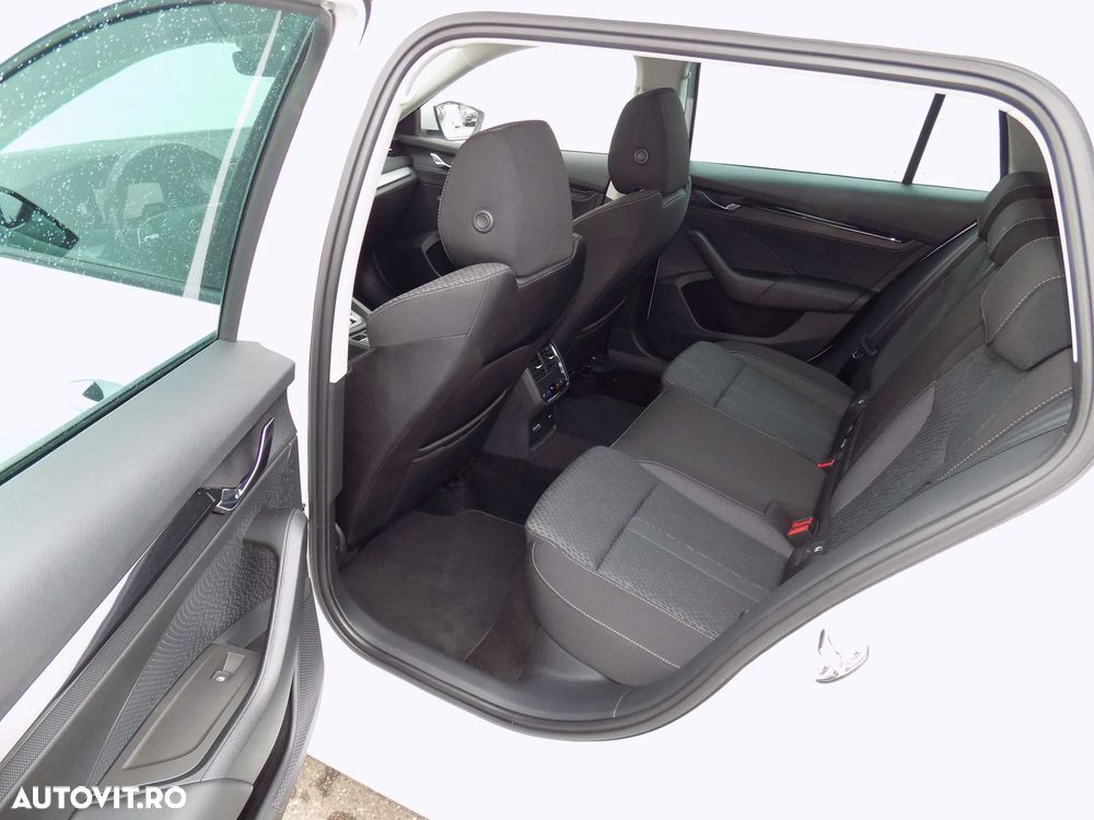 Skoda Octavia Combi 2.0 TDI DSG Ambition - 24