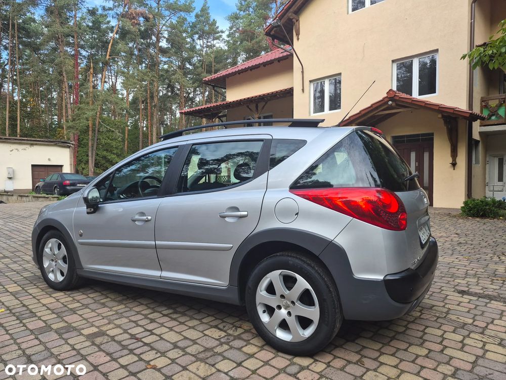 Peugeot 207 2008 photo 2