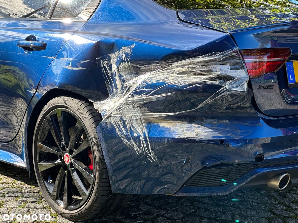 Jaguar XE 2.0 P300 AWD R-Dynamic HSE - 31