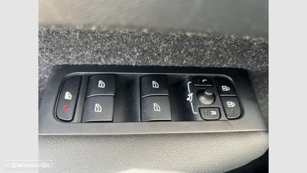 Volvo XC 40 1.5 T3 Momentum Tech Edition - 20