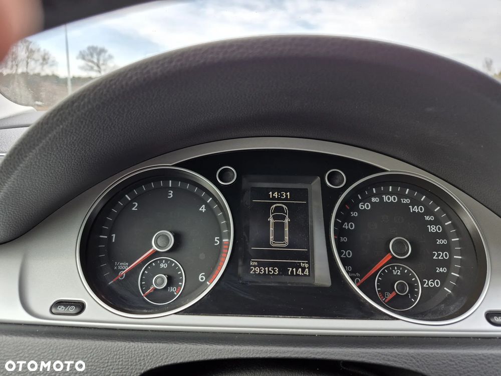 Volkswagen Passat - 15