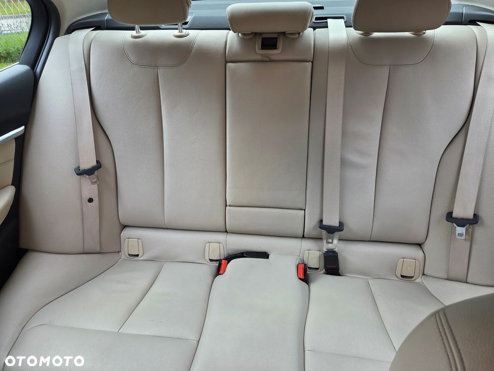 BMW Seria 3 318i - 11