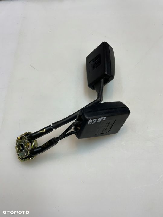 ZAPINKA PASÓW AUDI A3 8L 8L0857739A - 1