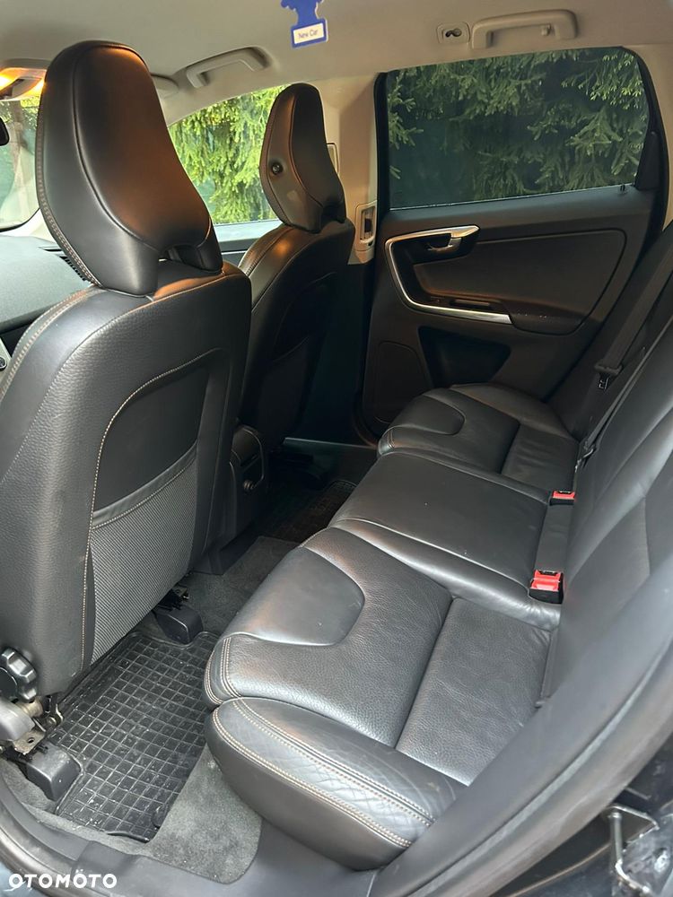 Volvo XC 60 D5 AWD Geartronic Summum - 8