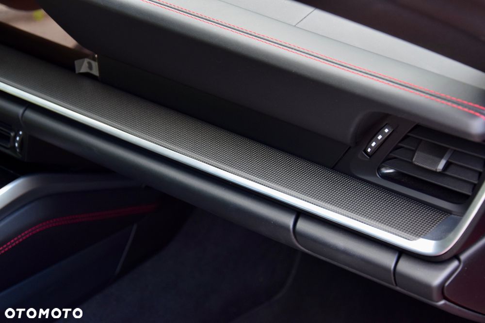 Porsche 911 Carrera 4S - 18