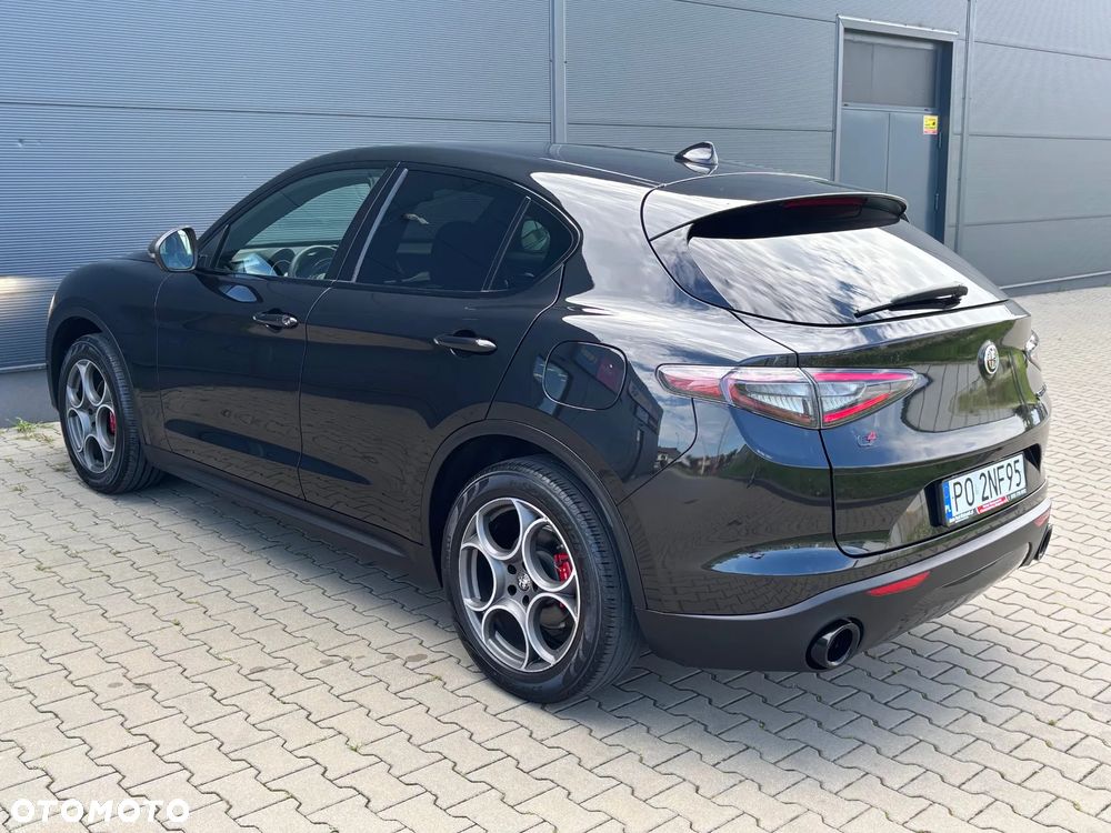 Alfa Romeo Stelvio - 11