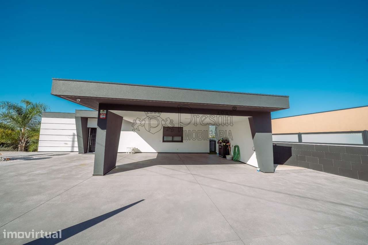 Moradia com Piscina Aquecida e Excelente Exposição Solar - Grande imagem: 4/50
