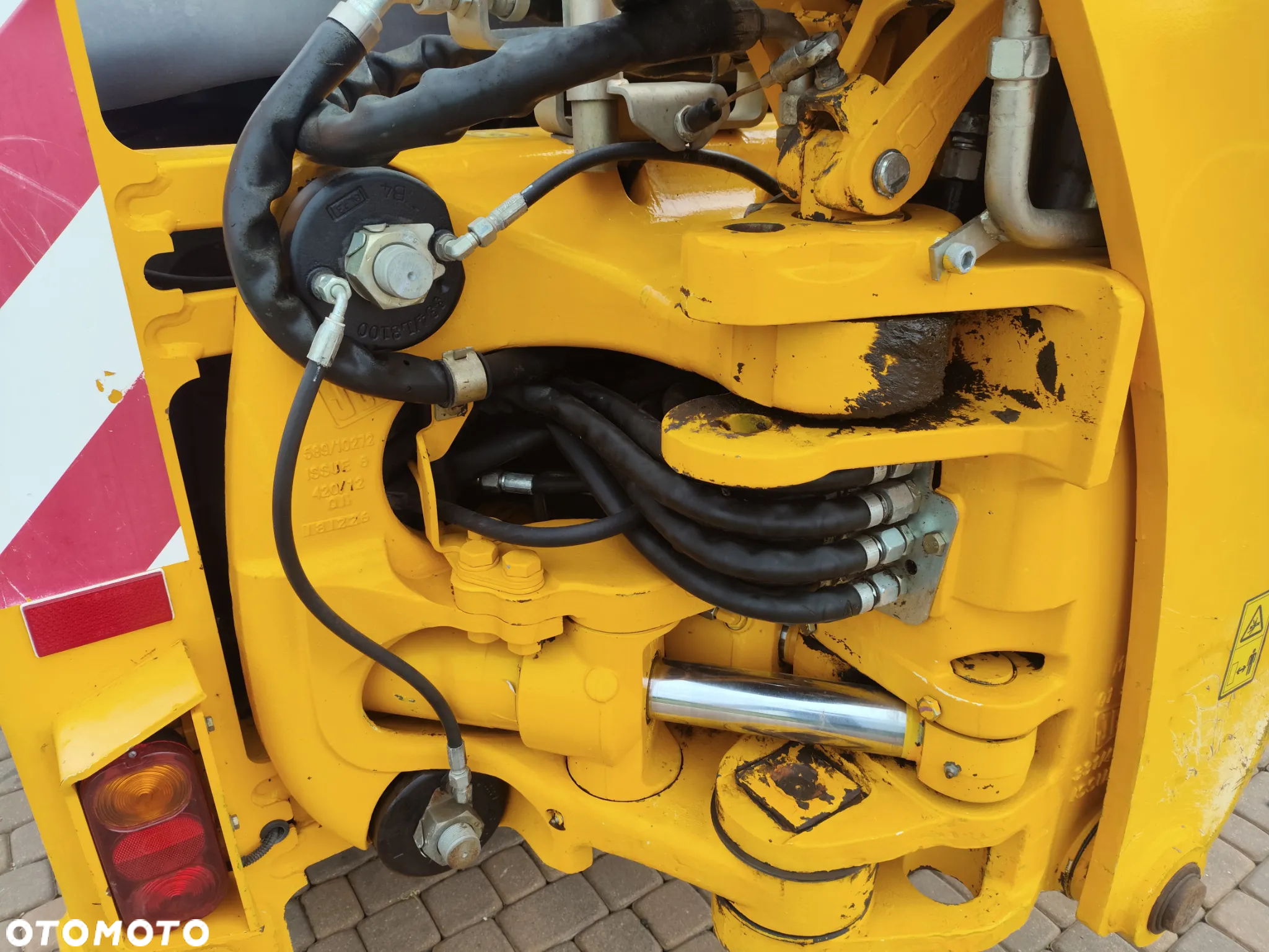 JCB 4CX / RÓWNE KOŁA / TORQUELOCK / POWERSHIFT / SPROWADZONA / - 18