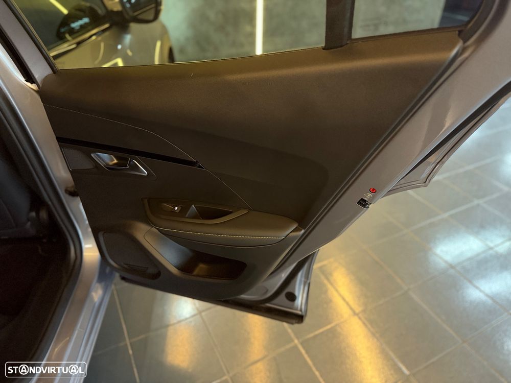 Peugeot e-2008 50 kWh GT Pack - 30