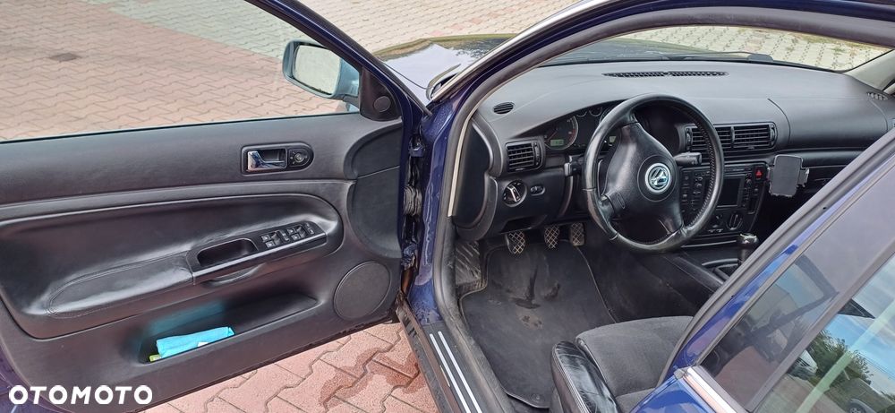 Volkswagen Passat 1.9 TDI Comfortline - 22