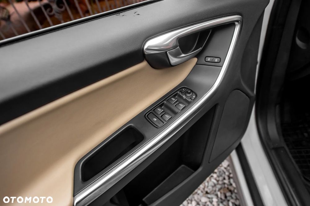 Volvo XC 60 D5 AWD RDesign - 24