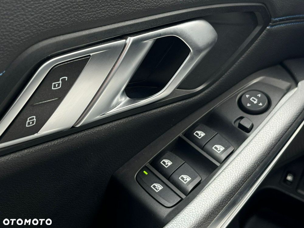 BMW Seria 3 330e xDrive M Sport - 41
