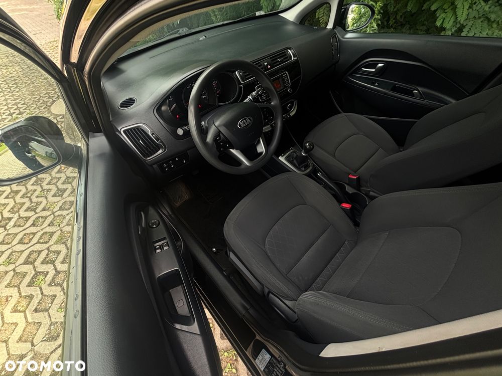 Kia Rio - 10