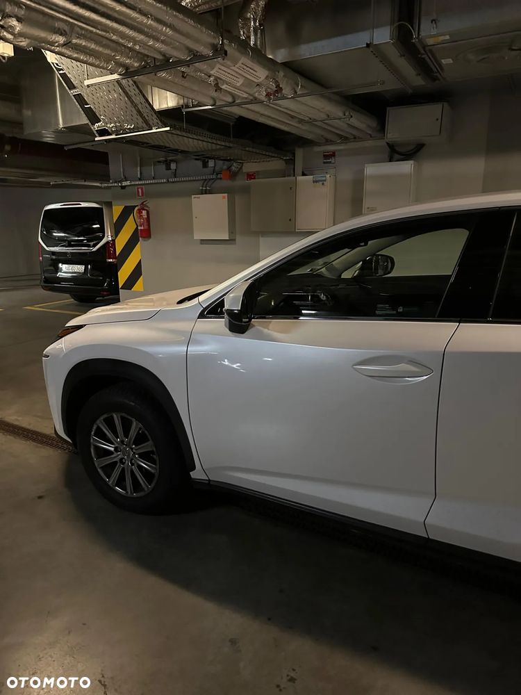 Lexus NX 300h Elite 2WD - 4