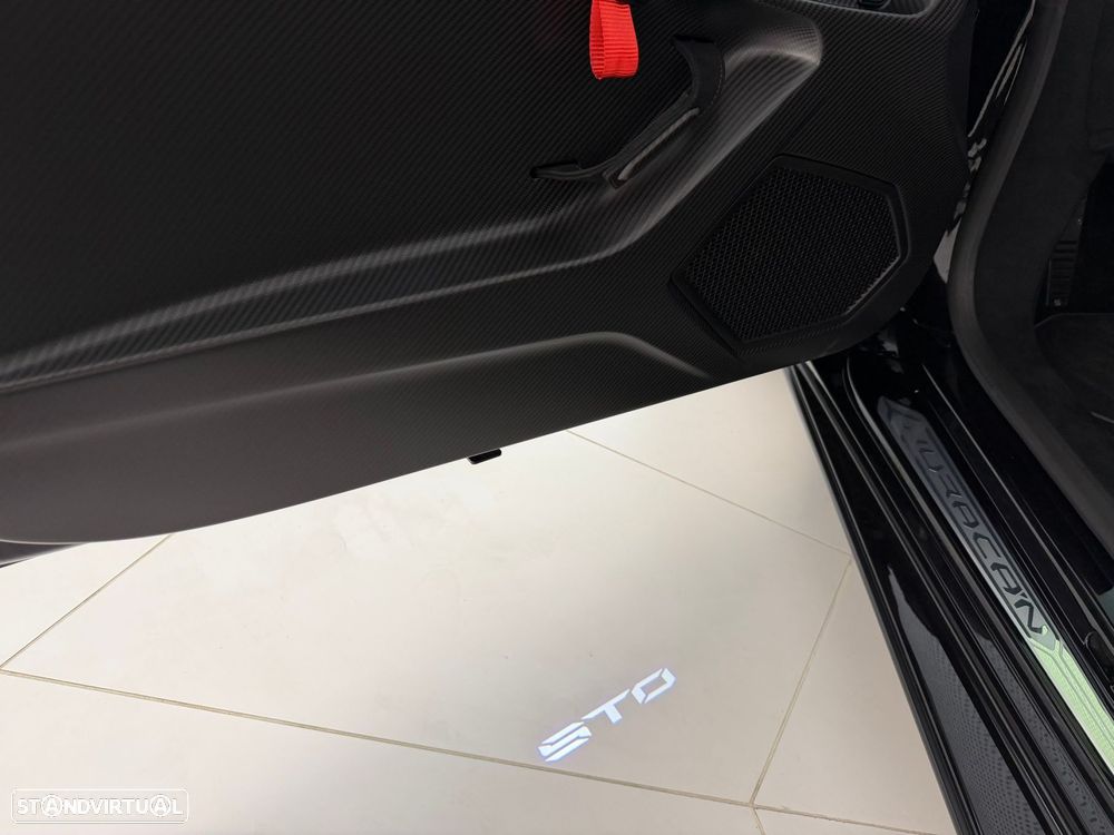 Lamborghini Huracán STO - 37