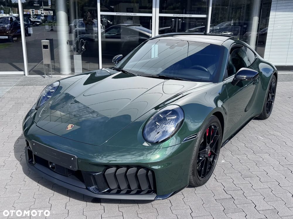 Porsche 911 Carrera 4 GTS - 16