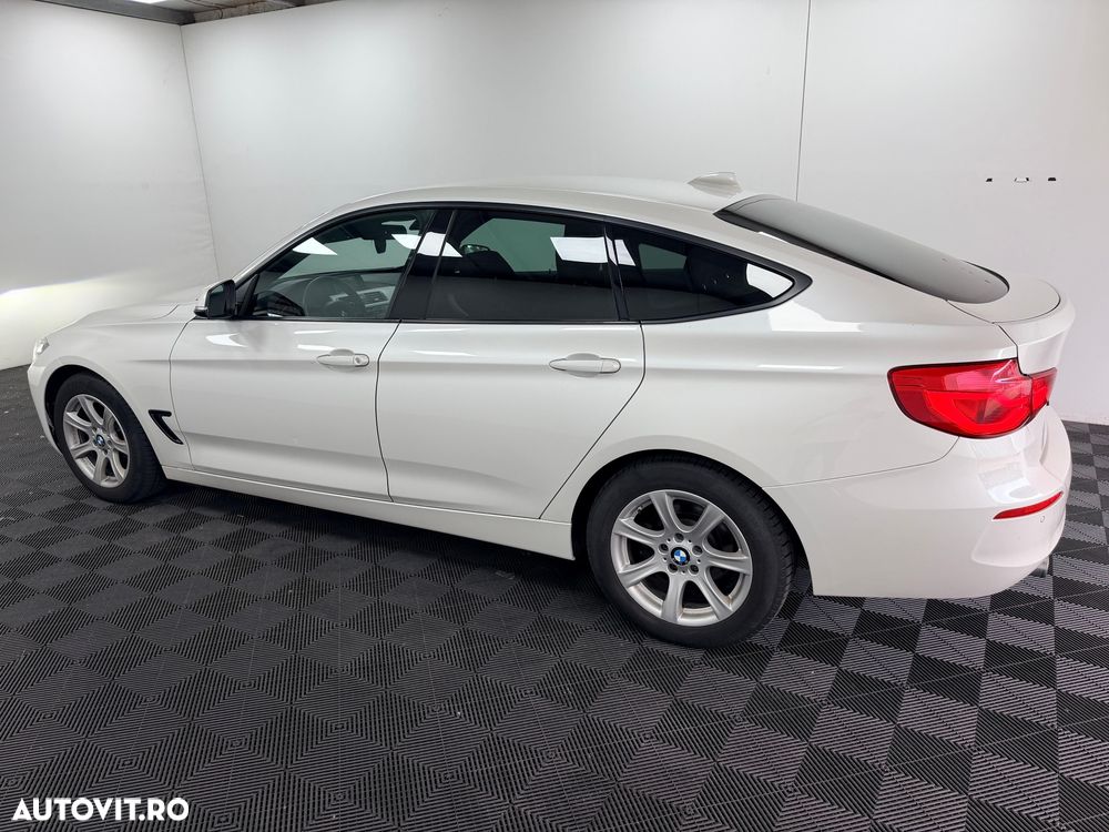BMW Seria 3 318d Aut. Luxury Line - 25