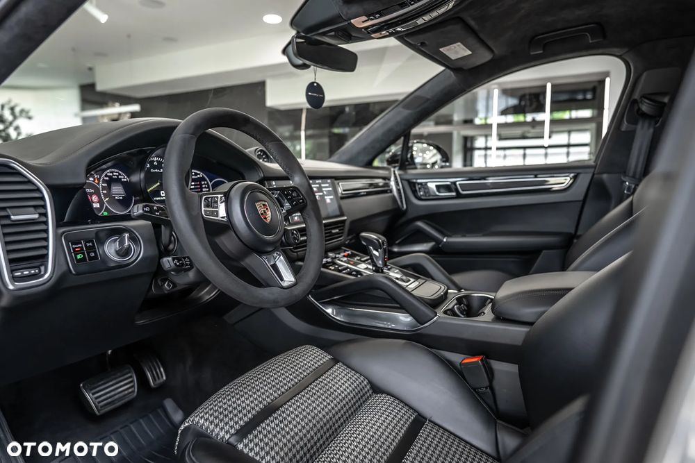 Porsche Cayenne - 22