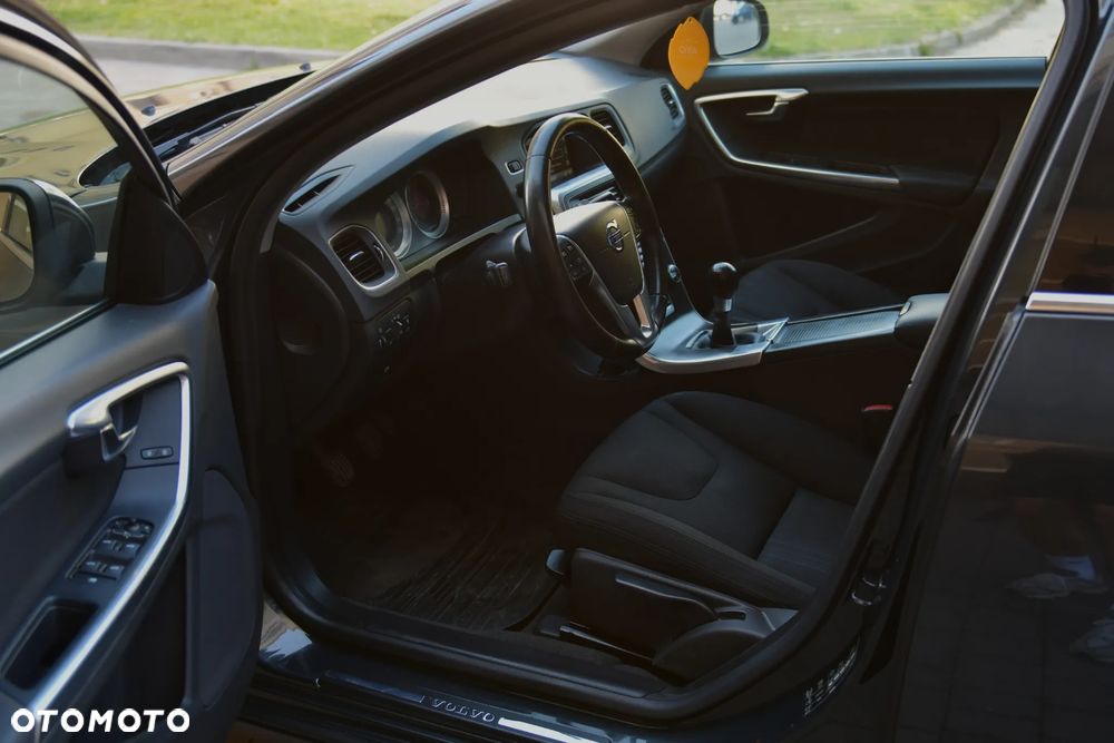 Volvo S60 D3 Momentum - 24