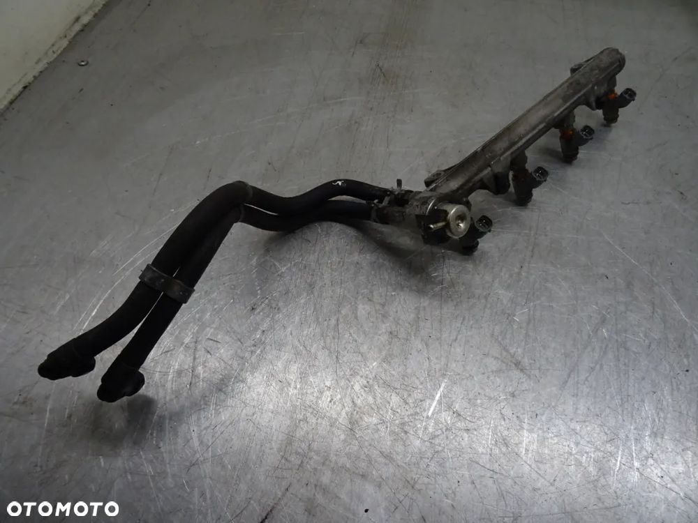 VW GOLF IV HB 3D 97-06 1.4B LISTWA WTRYSKOWA 036133319AA - 3