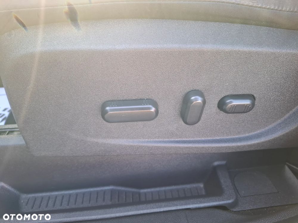 Ford Kuga 2.0 TDCi 4x4 Vignale - 24